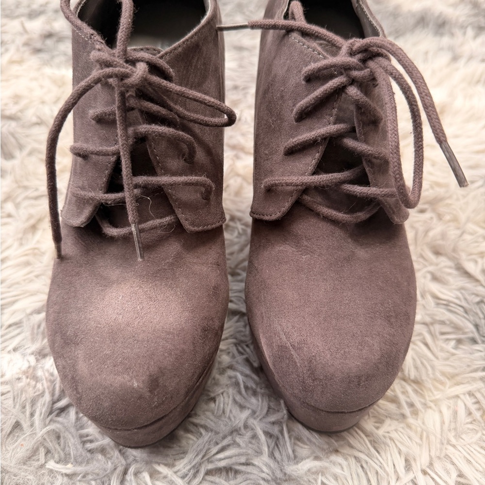 Call It Spring Women's SUEDE TEXTURE Lace Up Boots - GREY